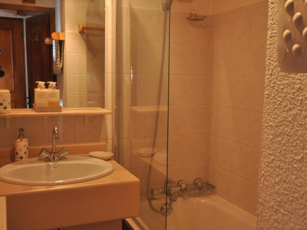 Apartment Appartement Cosy A Petit-Chatel, A 20M Des Pistes, Avec Garage Et Balcon! - Fr-1-693-4